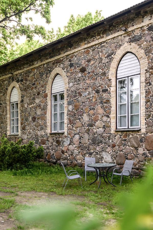 Hotel Uki Puhkekuela Pärnu Esterno foto